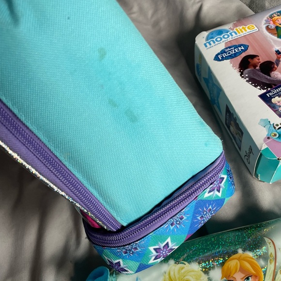 Frozen bundle lunch bag, night light, and purse - Picture 4 of 5